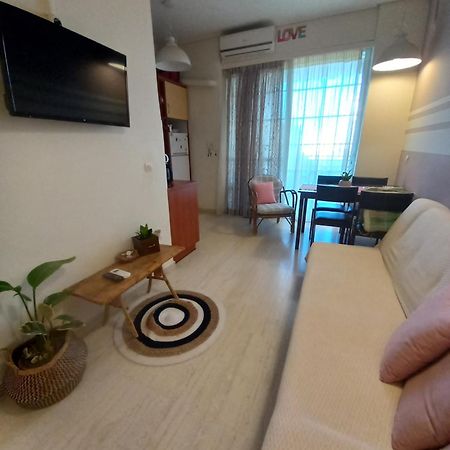 Evie'S Apartment Каламата Екстериор снимка