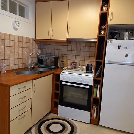 Evie'S Apartment Каламата Екстериор снимка