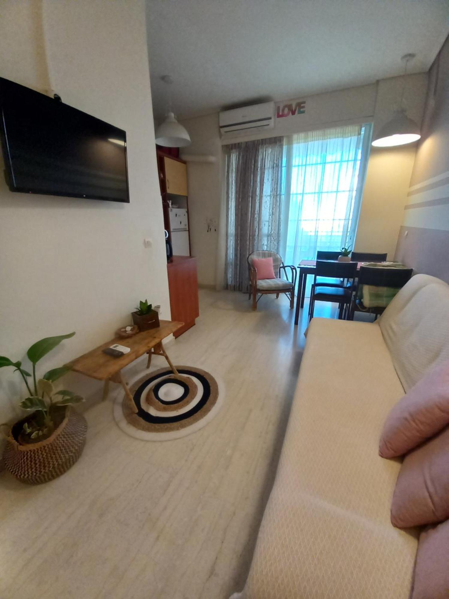 Evie'S Apartment Каламата Екстериор снимка