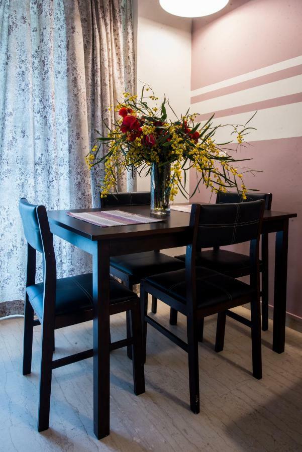 Evie'S Apartment Каламата Екстериор снимка